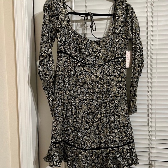 Free People long sleeve black mini dress with ruffle sleeves size 6 NWT - Picture 4 of 6